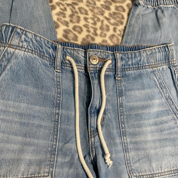 American Eagle Parachute Pants - Picture 3 of 5